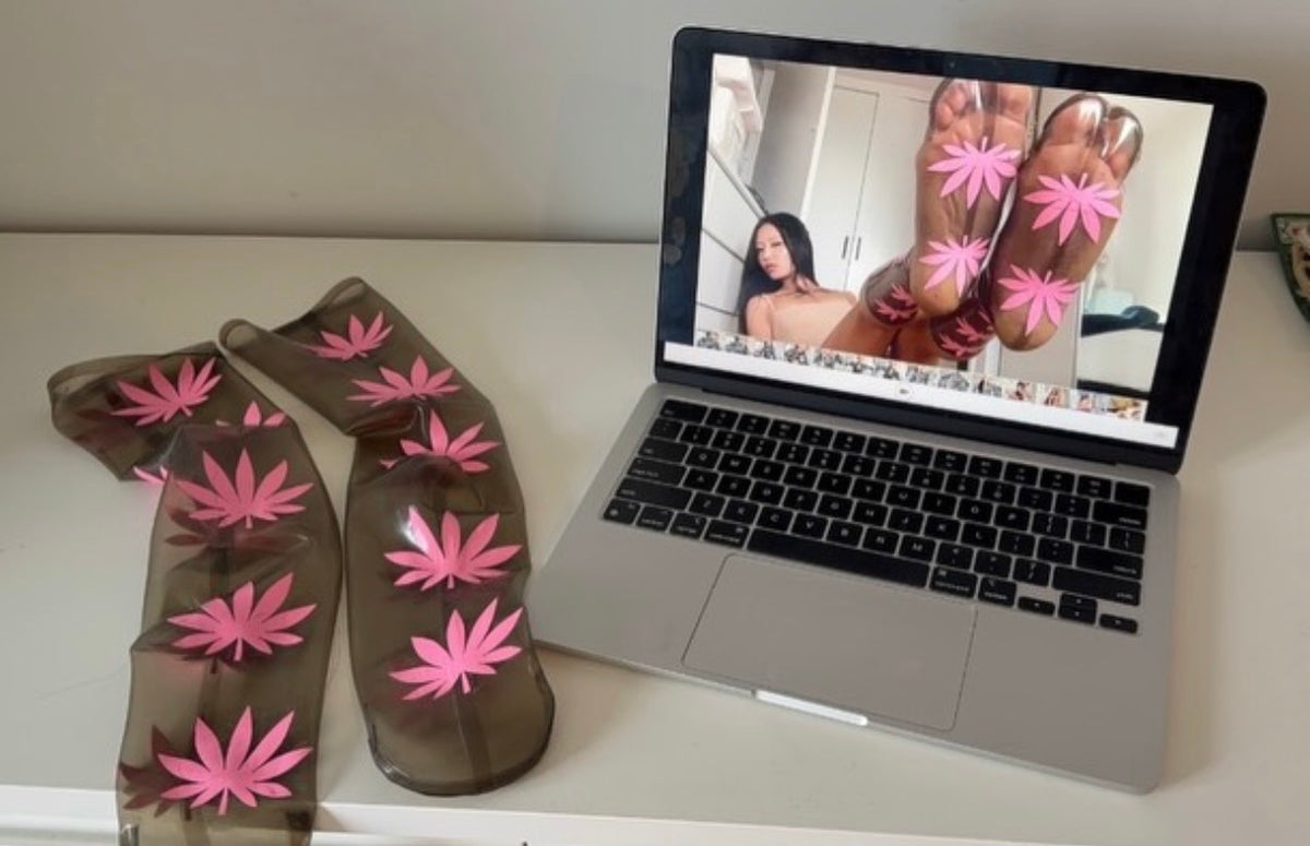 Prngrphy - Latex Weed Socks (Black/Pink)